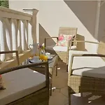 Above The Sea Luxury Apartment *