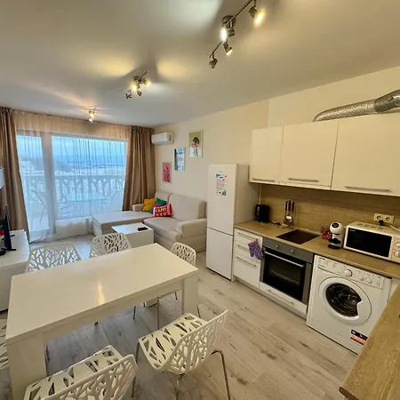 Апартамент Above The Sea Luxury *