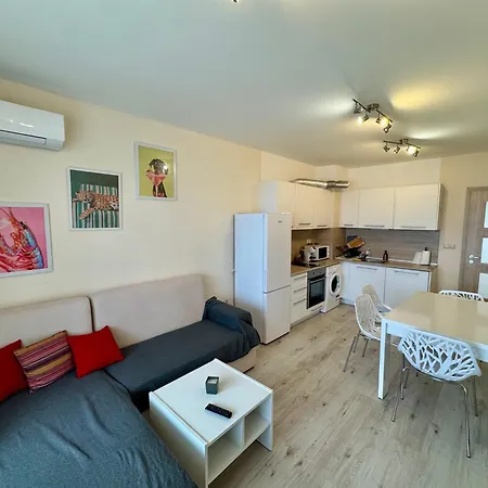 Апартаменты Above The Sea Luxury